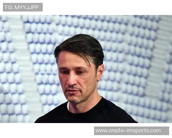 阿贾克斯俱乐部球探与引援主管凯文德朗宣布辞职引发关注